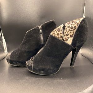 Jinpin Black Faux Suede Peeptoe Platform Pumps Leopard Print Lining Size 6.5 37